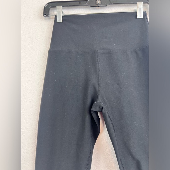 Peloton Logo side Leg Leggings size Small - Picture 2 of 8